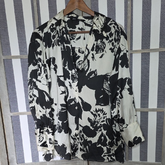Zara Black and White Floral Button Down Shirt - Picture 1 of 4